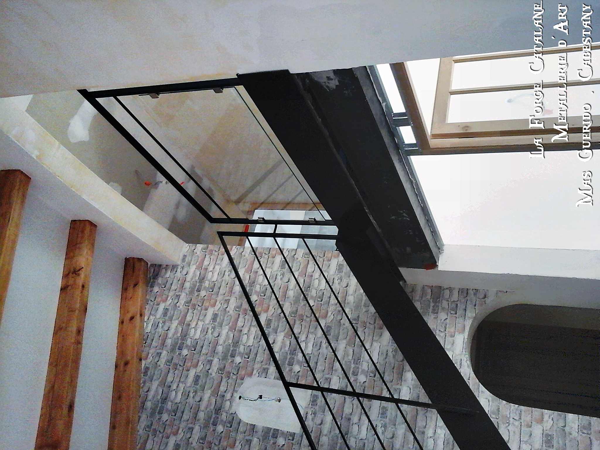 escalier marche bois rampant 2 lisses ronde garde corp vitree partie basse 1 lisse partie haute forge   catalane.jpg